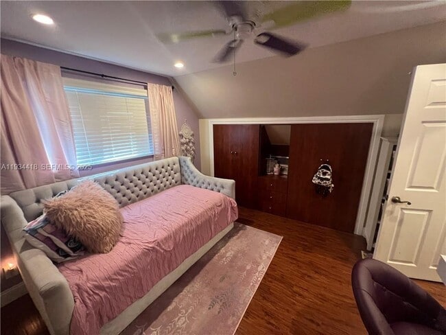 Building Photo - 5068 Beechwood Rd