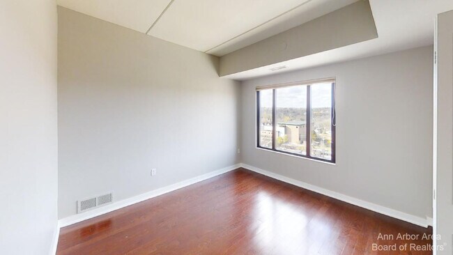Building Photo - 111 N Ashley St