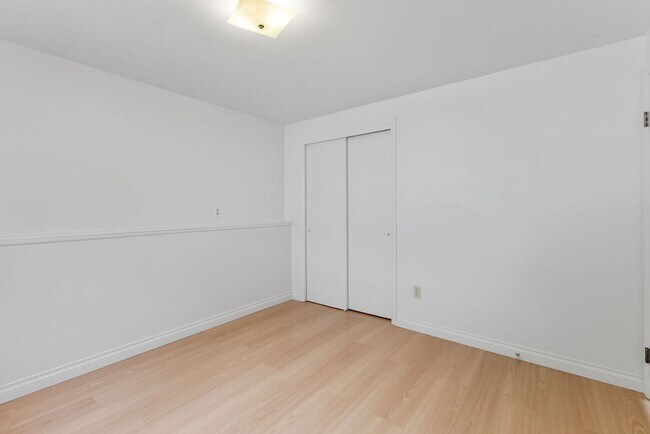 Building Photo - 5 Bedroom home with finished basement