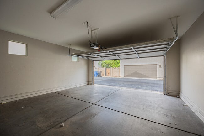 Building Photo - 3314 E Sheffield Rd