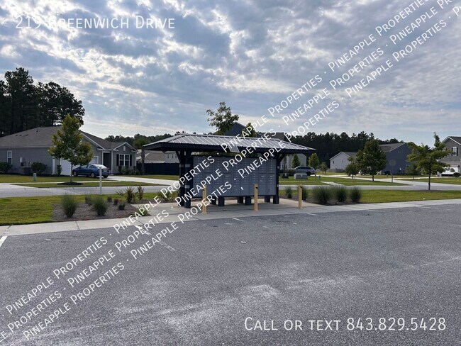 Building Photo - 219 Greenwich Dr