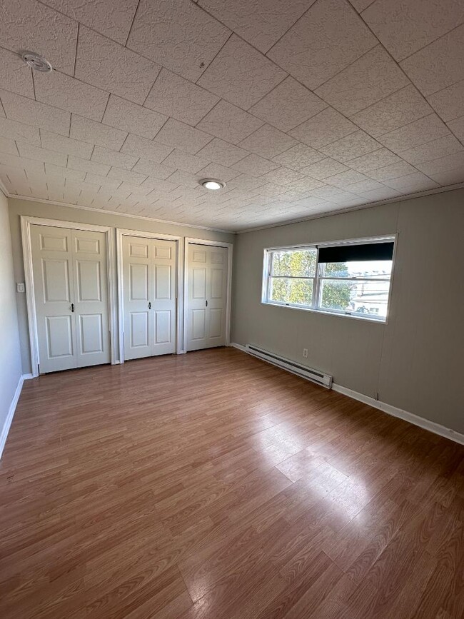 Building Photo - 56 Kent Ln