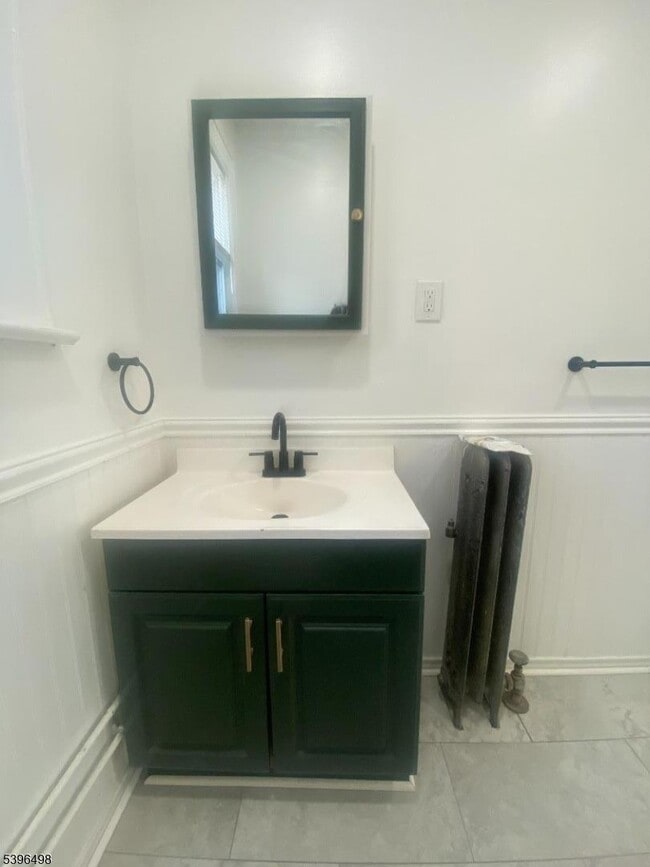 Building Photo - 61 Wainwright St