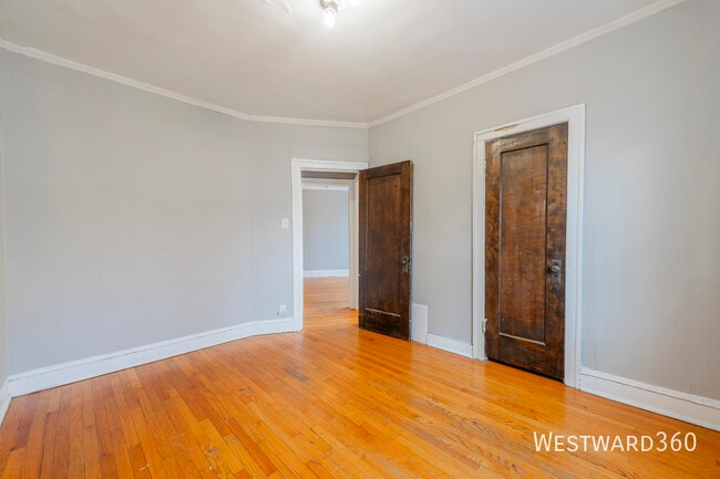 Building Photo - 6038 N Hermitage-1