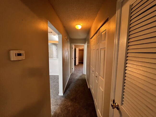 Building Photo - Apartment for Rent
