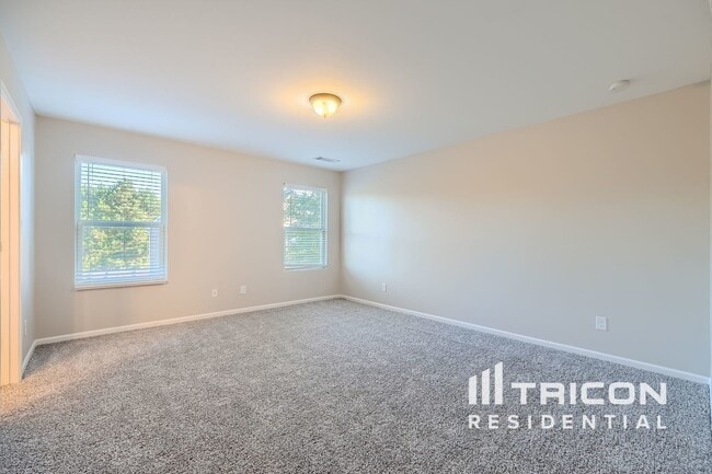 Building Photo - 3479 Sandstone Trail SE