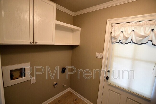 Building Photo - 3147 Little Farms Dr