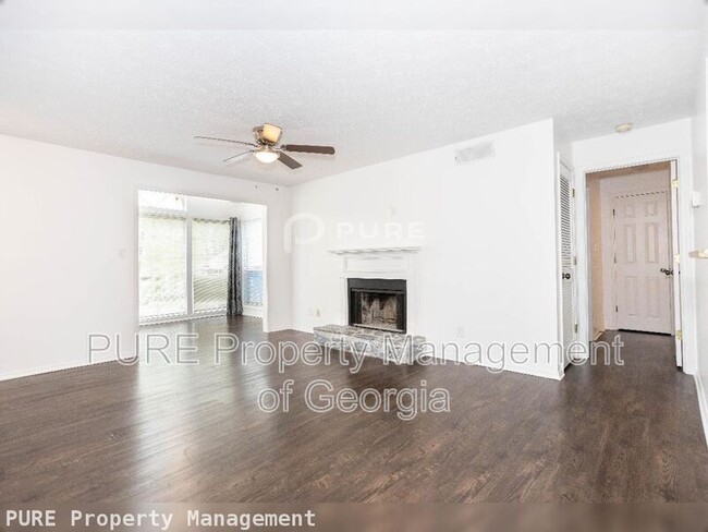 Building Photo - 2408 Country Park Dr