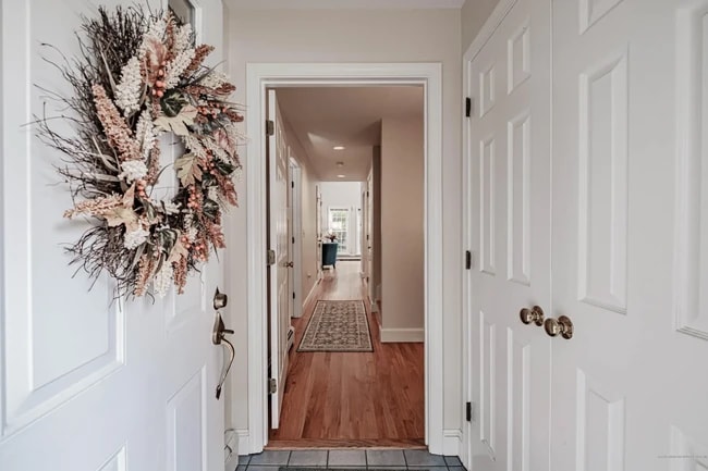 Main entrance - 9 Lupine Ct