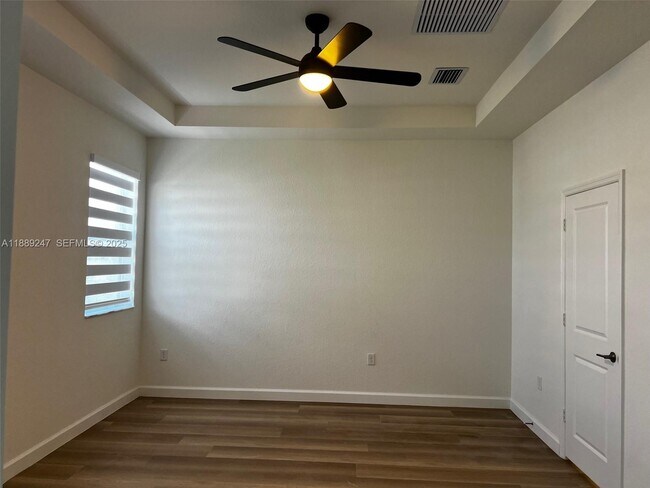 Building Photo - 2651 SE 24th Dr