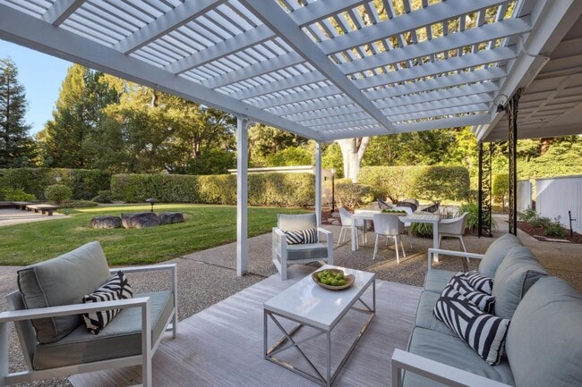 Building Photo - 243 Selby Ln