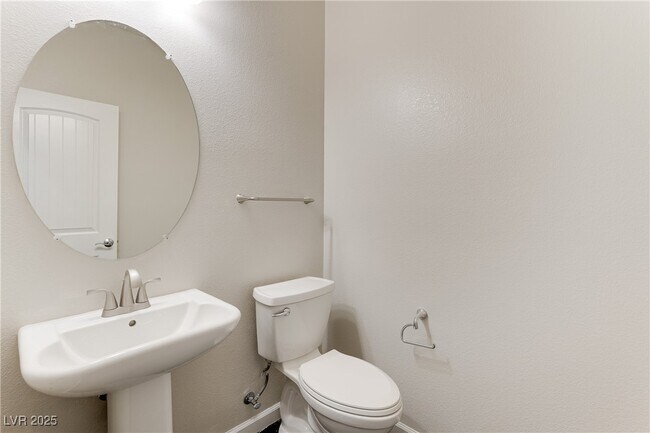 Building Photo - 6632 Ditmars St