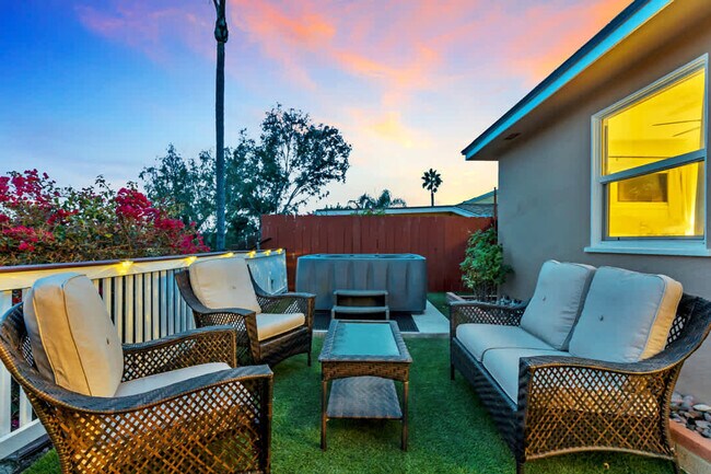 Building Photo - 4853 Twain Ave