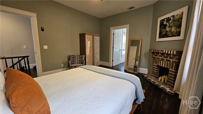 Building Photo - 14 E 41st St