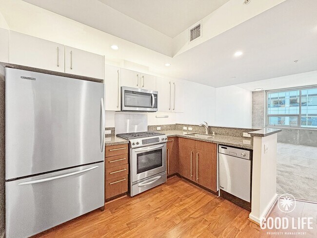 Building Photo - Beautiful 1B/1BA Condo in Downtown Near Petco Park W/ Views, A/C, W/D, Balcony, Rooftop Deck & Gym!