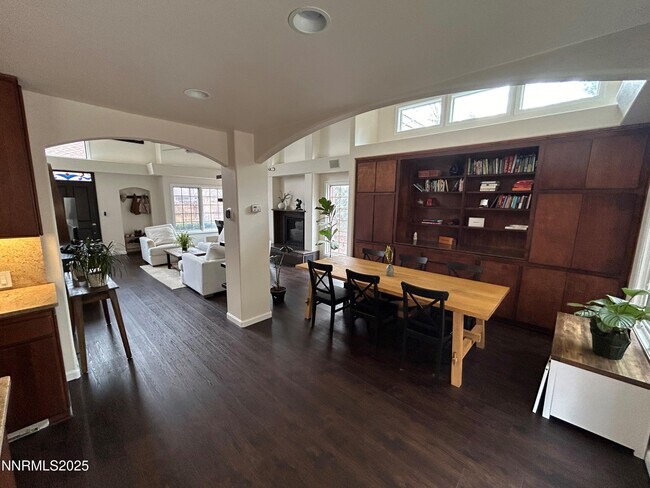 Building Photo - 655 E Riverview Cir