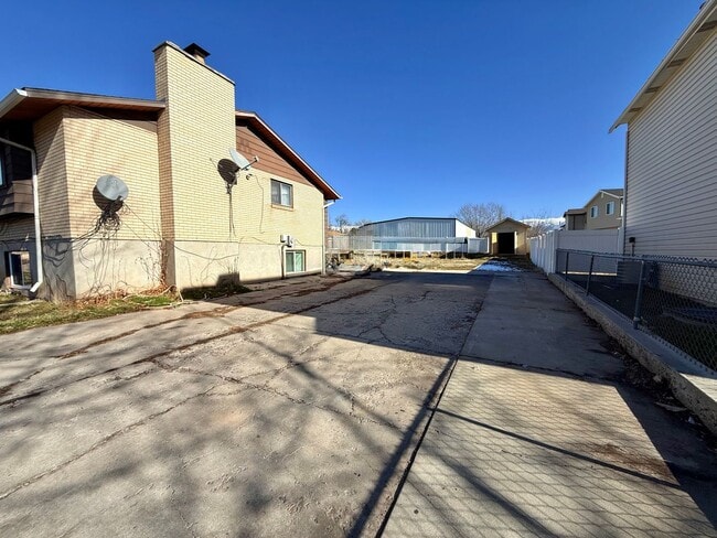 Building Photo - 250 N 360 W