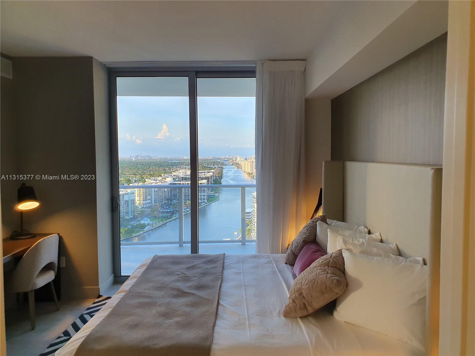 Building Photo - 4010 S Ocean Dr