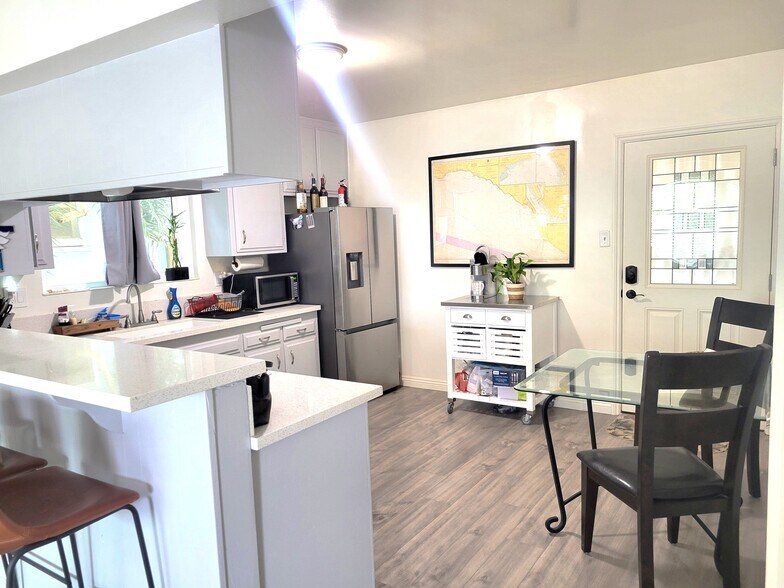 Building Photo - 211 13th St