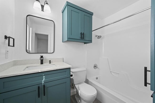 Building Photo - 5545 Pine Pl