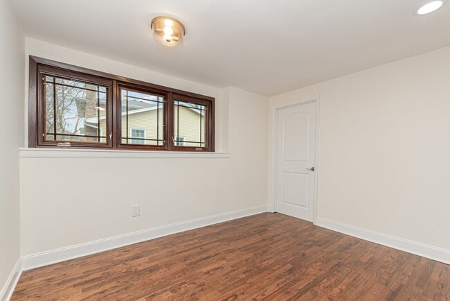 Building Photo - 116 Waxwing Ave