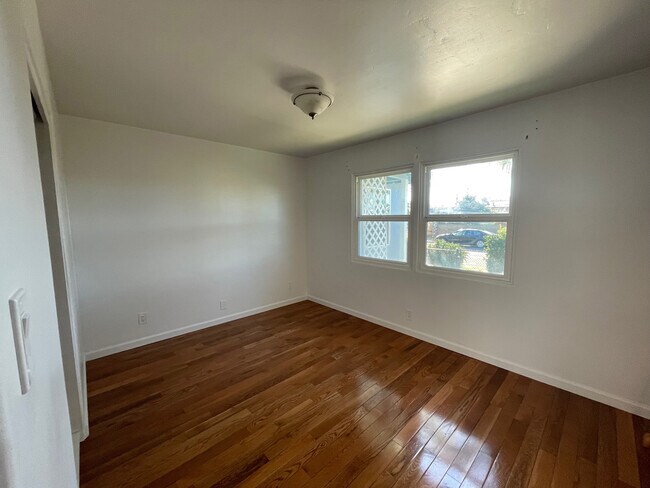 Building Photo - 302 Whaley St