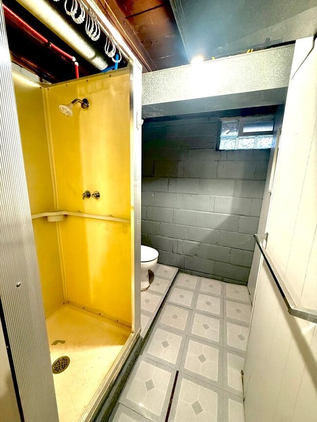 Building Photo - Three bedroom two bathroom home for rent