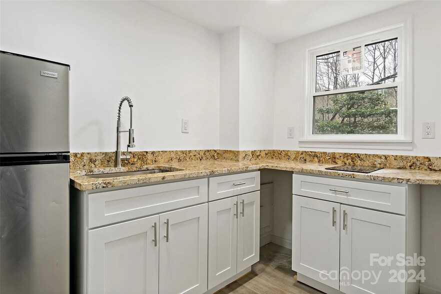 Downstairs Unit B - 228 Barrett Rd