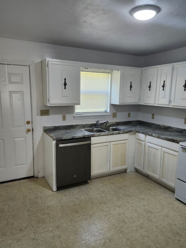 Building Photo - 1872 Darryl Dr