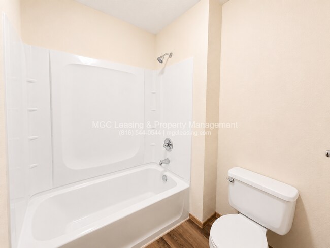 Building Photo - 3557-3563 NE Independence Cir