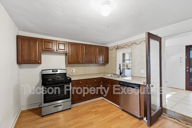 Primary Photo - 837 S 8th Ave