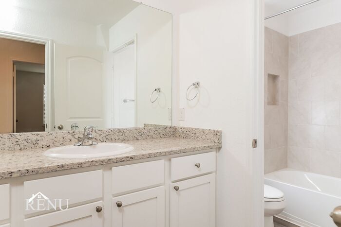 Building Photo - 2942 Jackson Smt