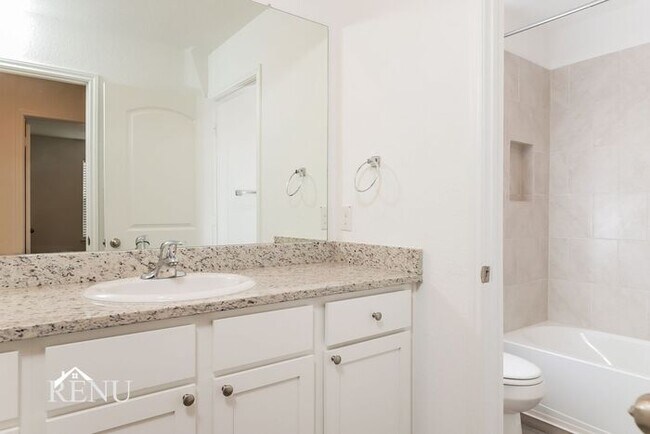 Building Photo - 2942 Jackson Smt