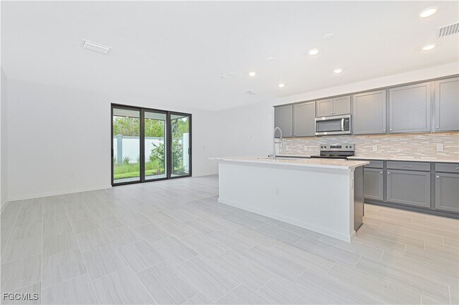 Building Photo - 13011 Luminary Wy