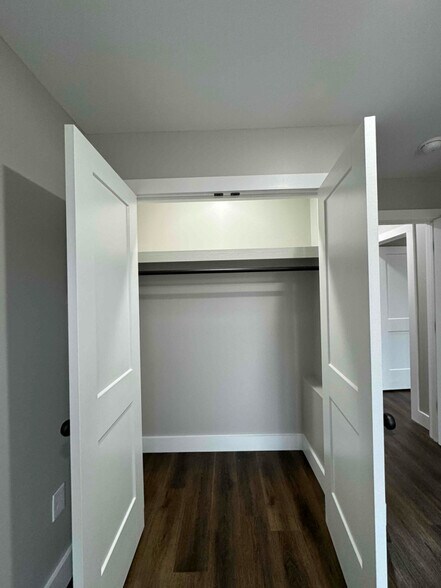 Building Photo - 56 Holloway Dr