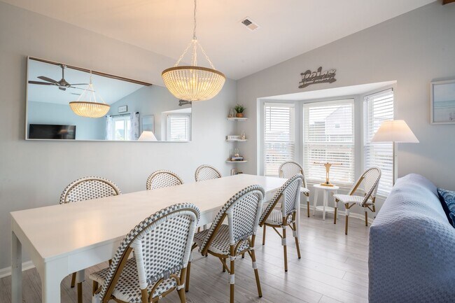 Building Photo - FURNISHED OFF-SEASON MONTHLY RENTAL - AVAILABLE MID-SEPT '27