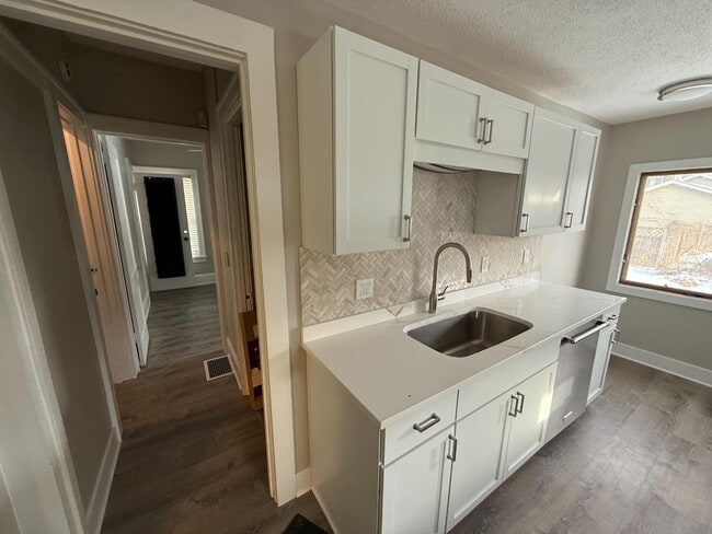 Building Photo - 3553 Dupont Ave S