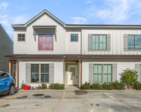 Building Photo - 111 Oak Plns Aly