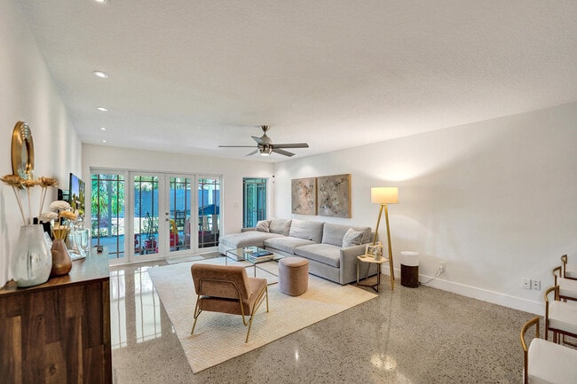 Building Photo - 929 SW 18th Ct
