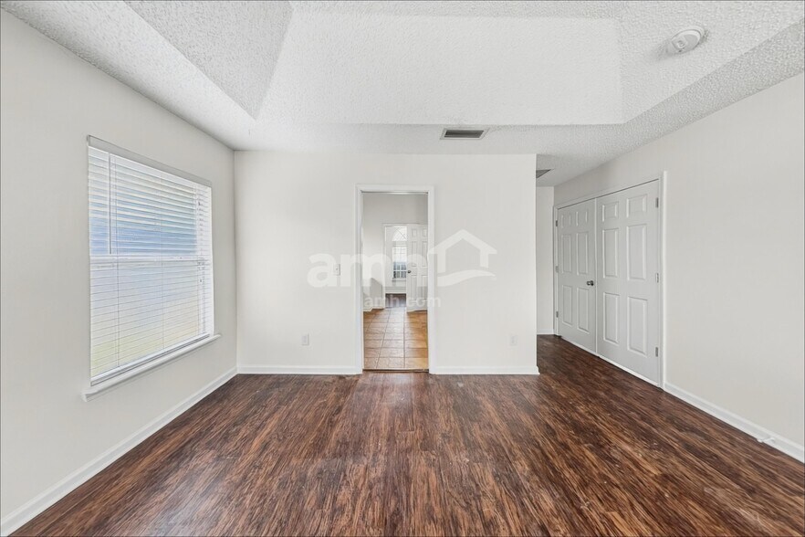 Building Photo - 157 N Lake Cunningham Ave