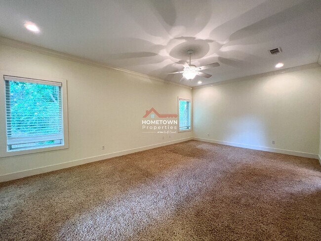 Building Photo - Beautiful 3-Bed Home with Outdoor Kitchen ...