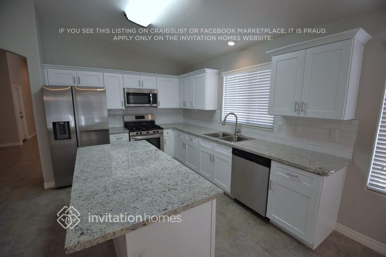 Building Photo - 3271 W Five Mile Peak Dr