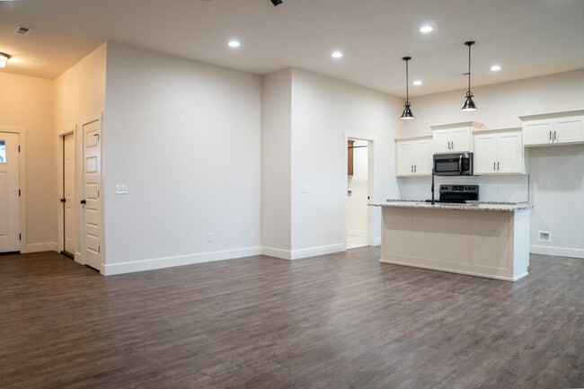 Building Photo - 2382 Athens St