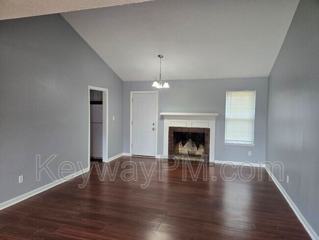 Building Photo - 2600 Carrington Dr