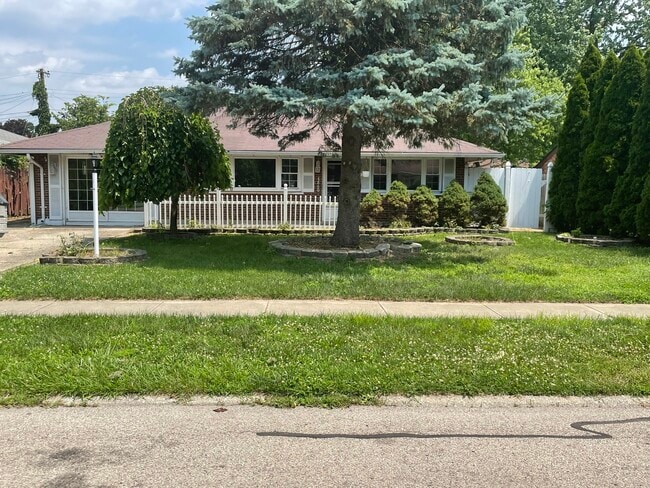 Primary Photo - 4860 Babylon St