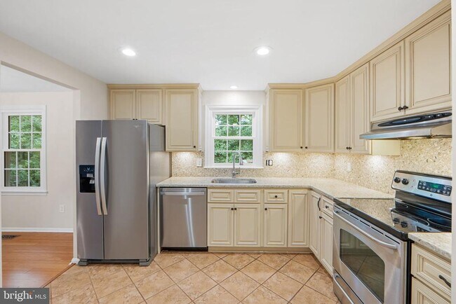 Building Photo - 6361 Woodland Ridge Ct