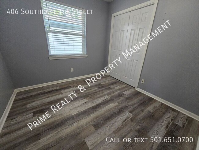 Building Photo - 406 SE 1st St