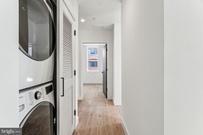 Building Photo - 1254 S 18th St