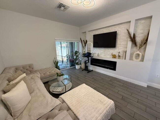 Building Photo - 408 N Finley Ave