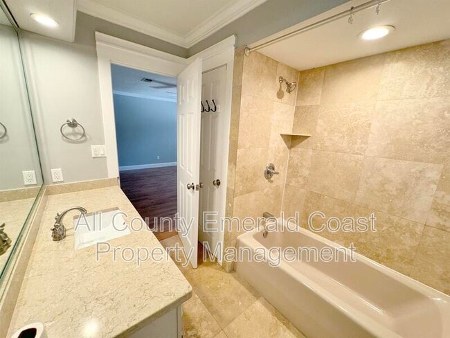 Building Photo - 847 Kell Aire Dr